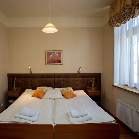 Kazimierz Secret 4*